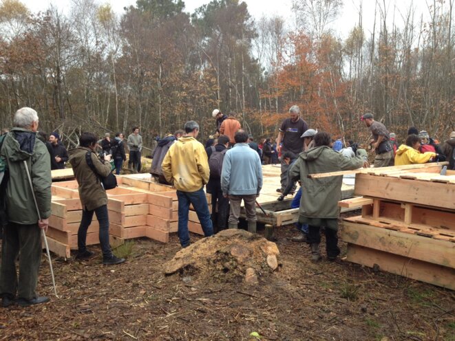 Reconstruction de la ZAD, 17/11/12 (JL) Reconstruction de la ZAD, 17/11/12 (JL)
